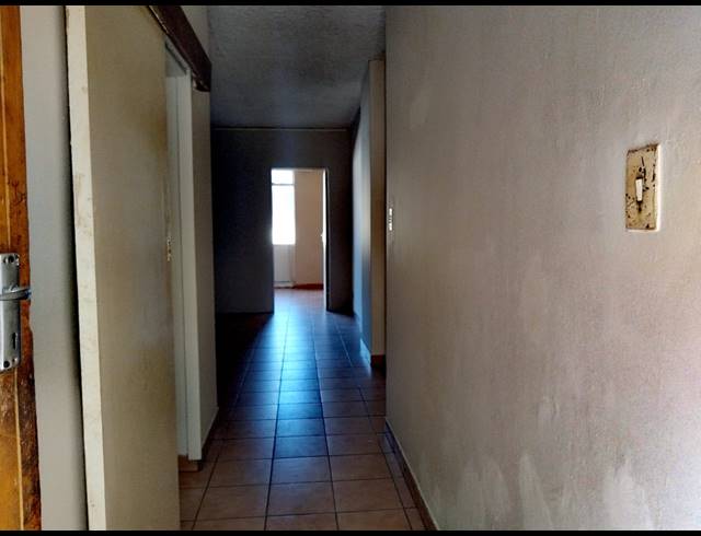3 BEDROOM FLAT FOR SALE IN KEMPTON PARK CENTRAL
